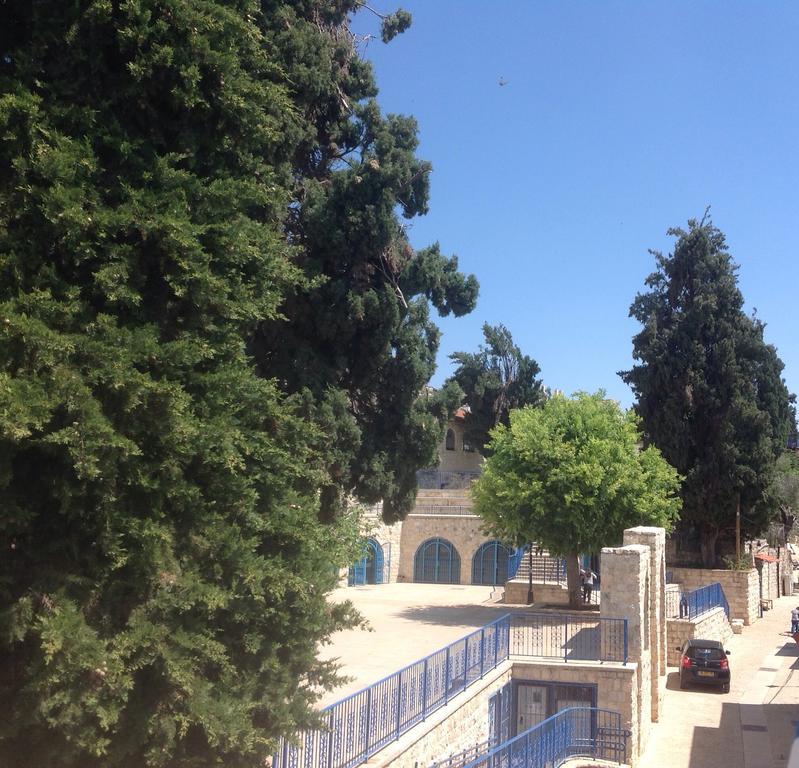 Off The Square Hotel Safed Bagian luar foto