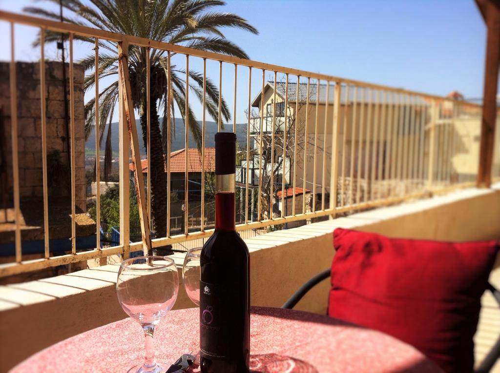 Off The Square Hotel Safed Bagian luar foto