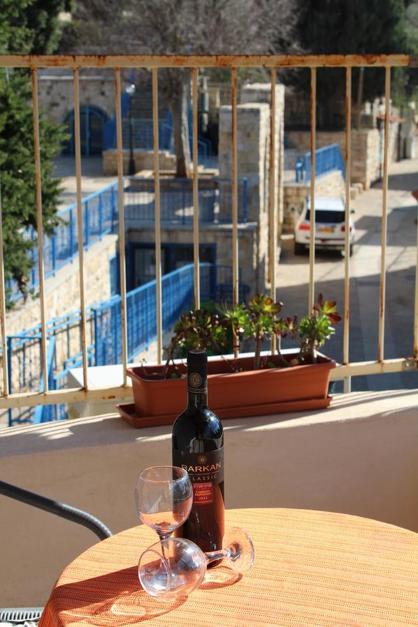 Off The Square Hotel Safed Bagian luar foto