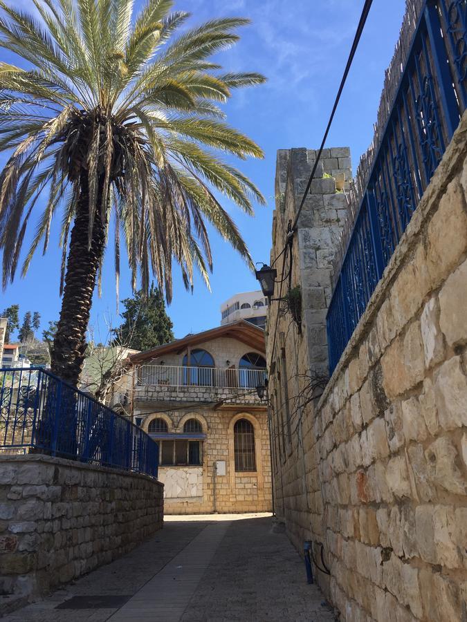 Off The Square Hotel Safed Bagian luar foto