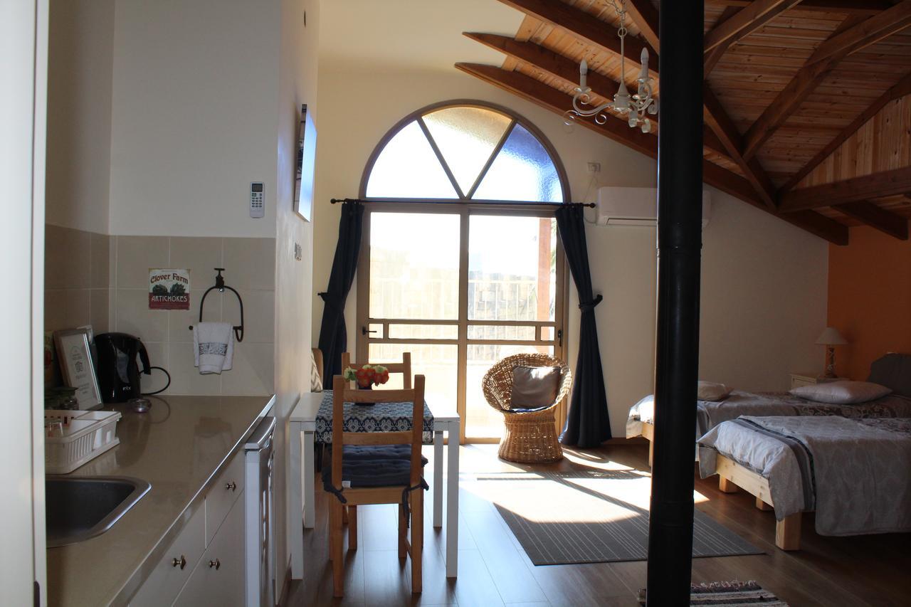 Off The Square Hotel Safed Bagian luar foto